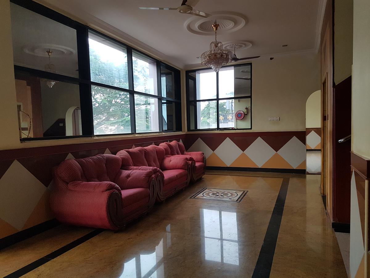 Hotel Subhalakshmi Palace Karaikkudi Ngoại thất bức ảnh