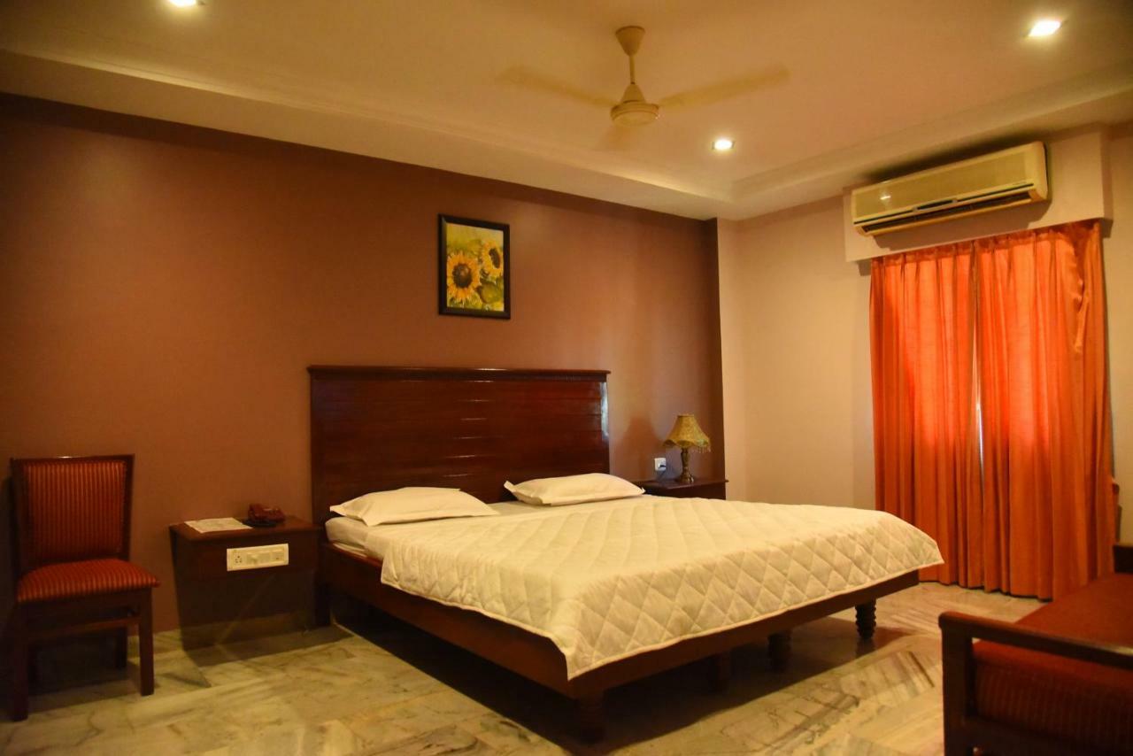 Hotel Subhalakshmi Palace Karaikkudi Ngoại thất bức ảnh