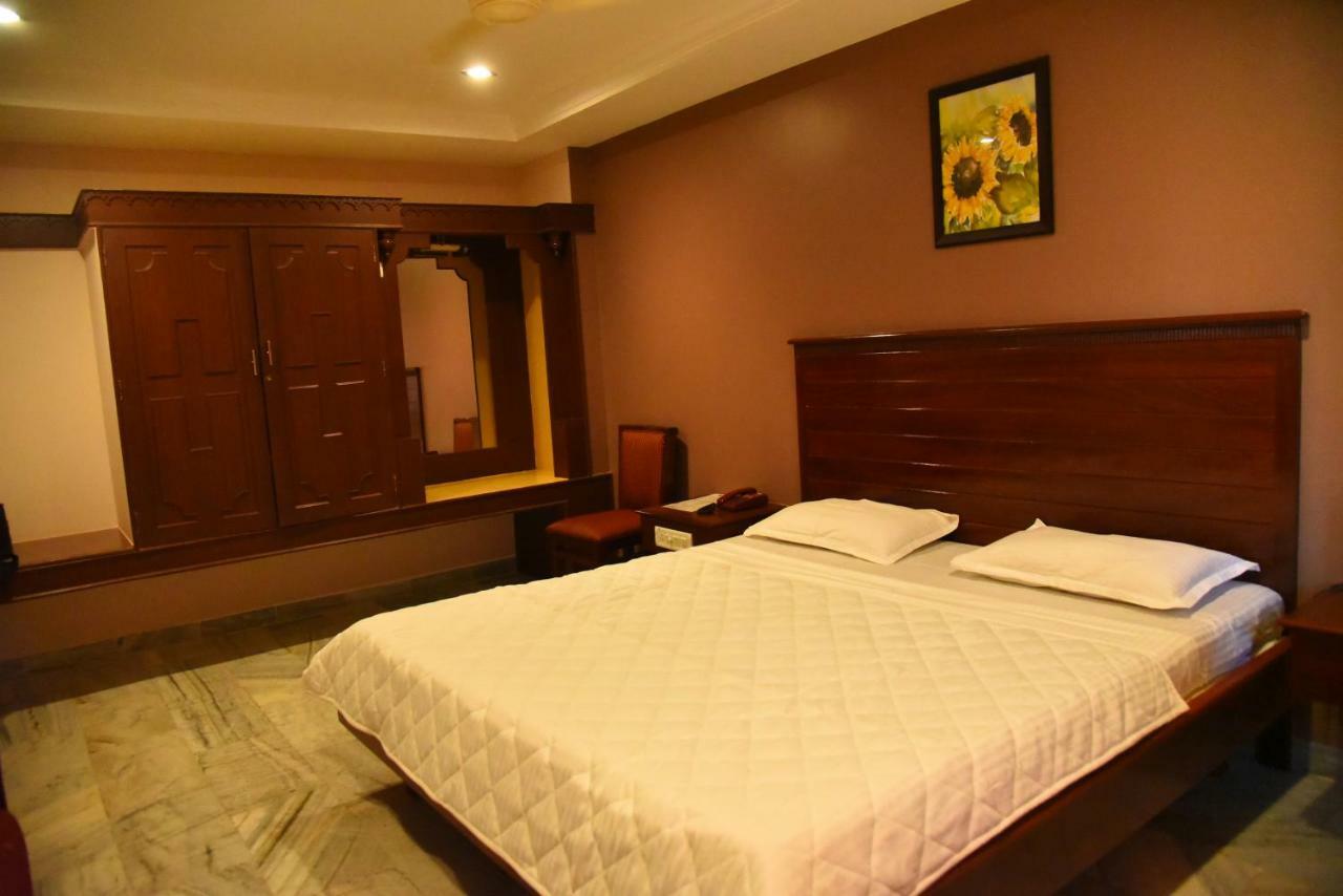 Hotel Subhalakshmi Palace Karaikkudi Ngoại thất bức ảnh