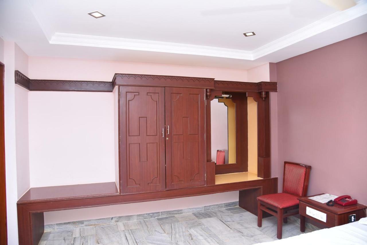 Hotel Subhalakshmi Palace Karaikkudi Ngoại thất bức ảnh