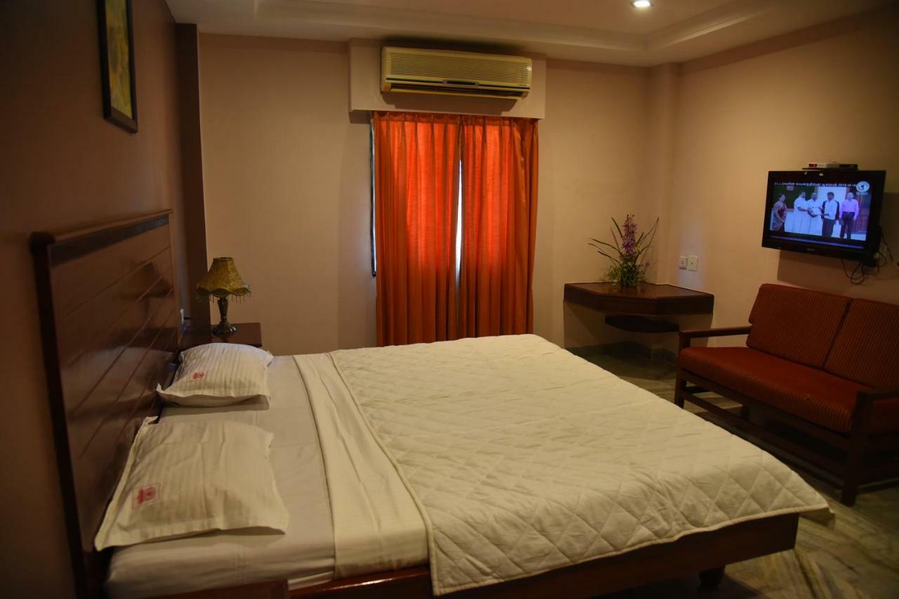 Hotel Subhalakshmi Palace Karaikkudi Ngoại thất bức ảnh