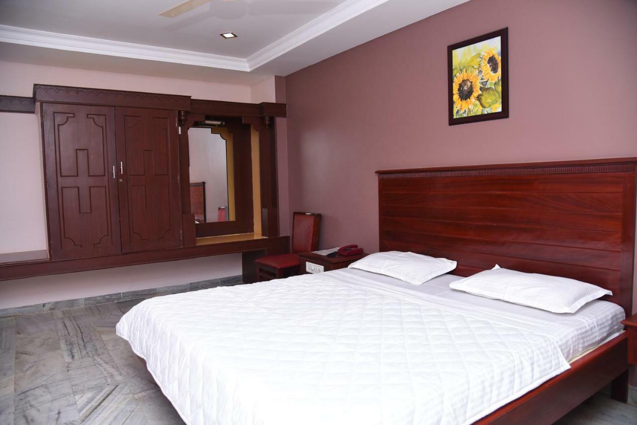 Hotel Subhalakshmi Palace Karaikkudi Ngoại thất bức ảnh